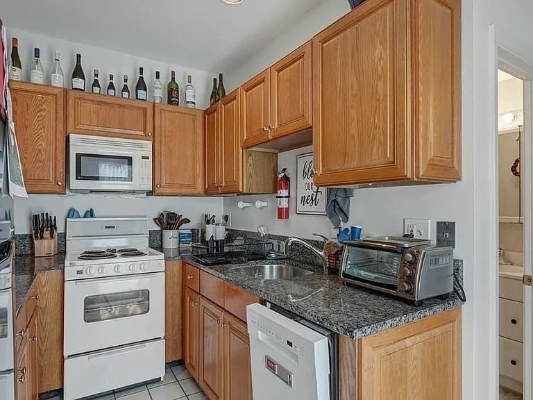 172 Salem St #4 photo 3