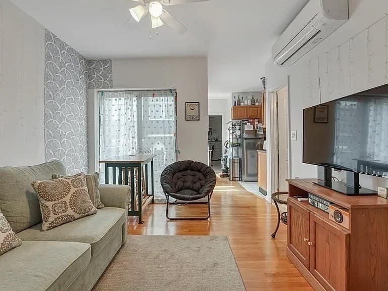 172 Salem St #4 photo 4