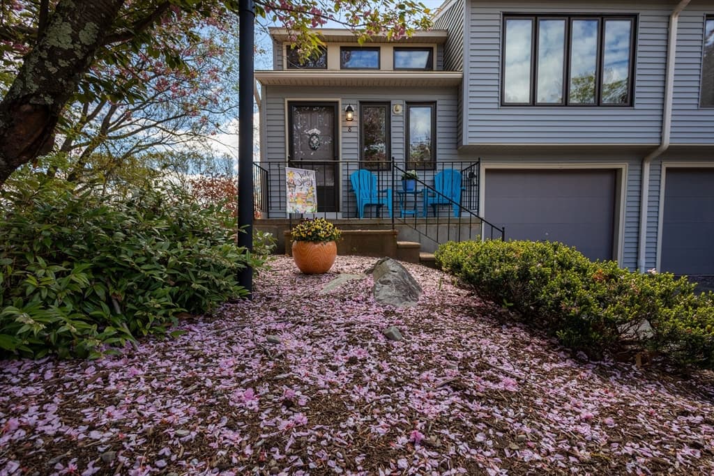 8 Nottingham Rd #8 photo 3