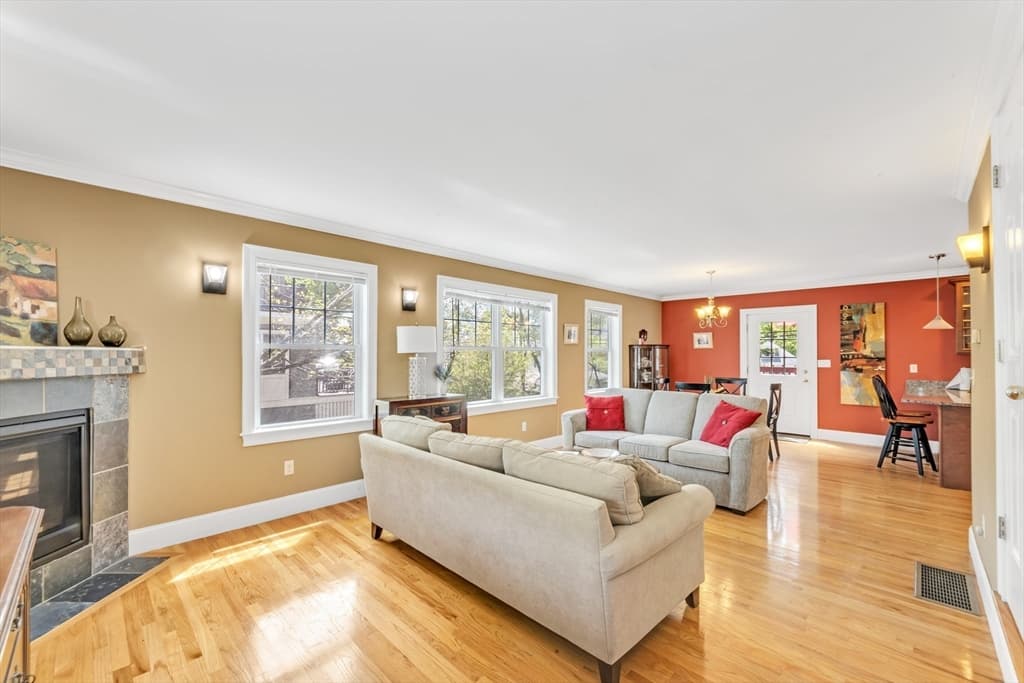 1044 South St #1 photo 5