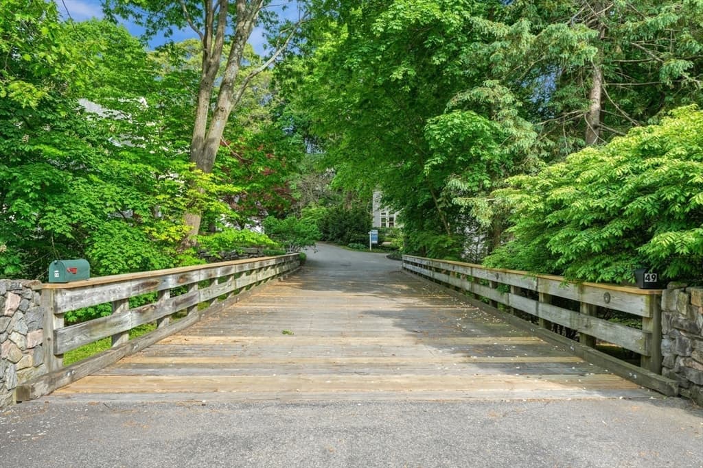 49 Buswell Pk photo 4