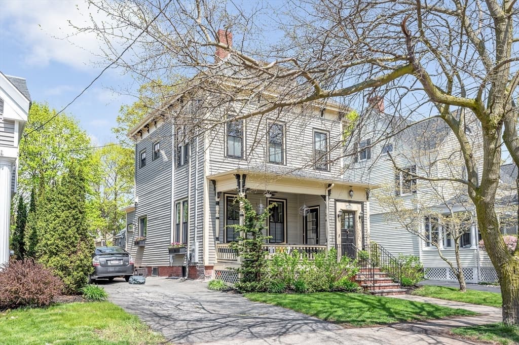 104 Cottage St photo 2