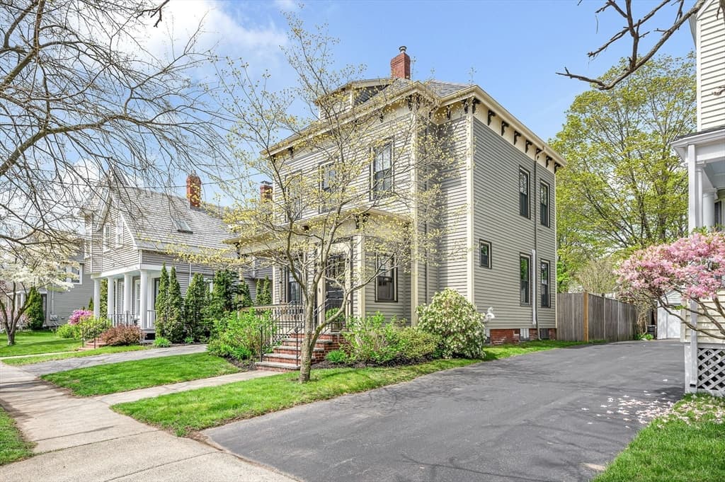 104 Cottage St