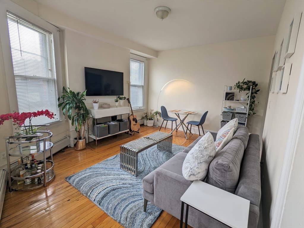 1800 Massachusetts Ave #11