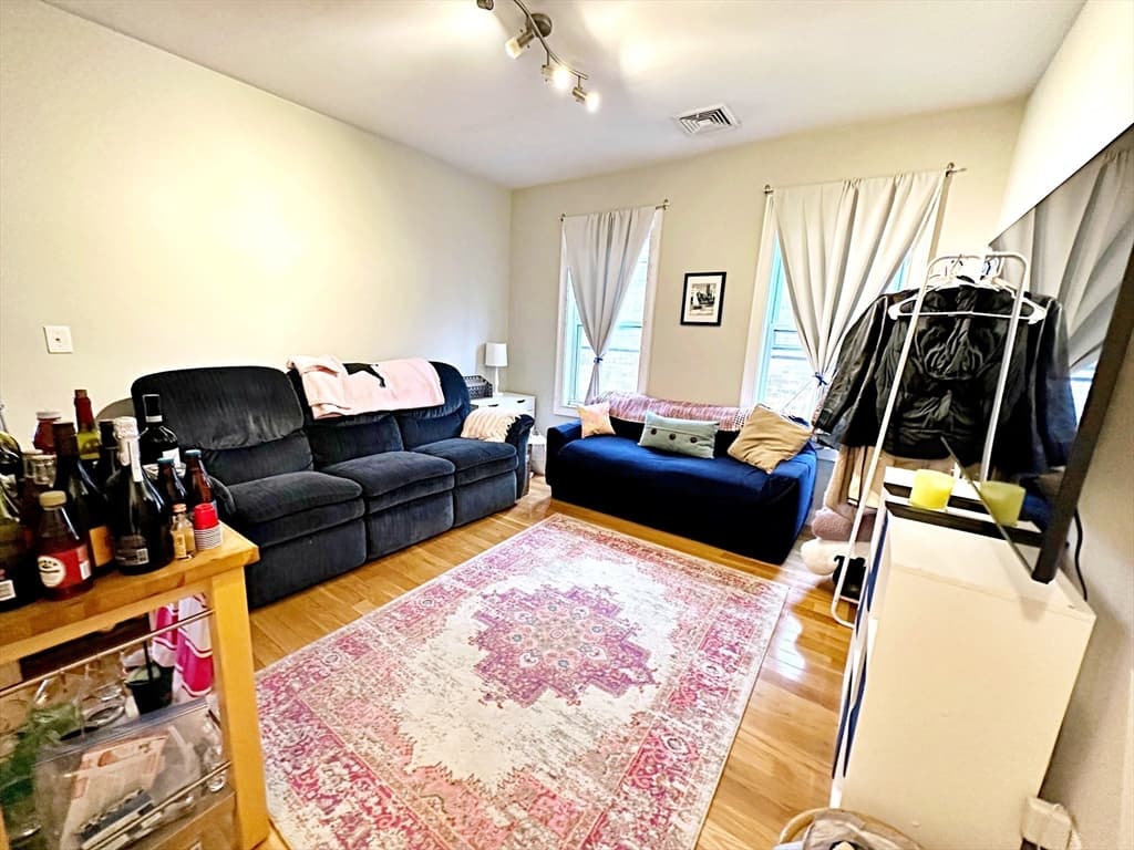 20 Frankfort St #3 photo 2