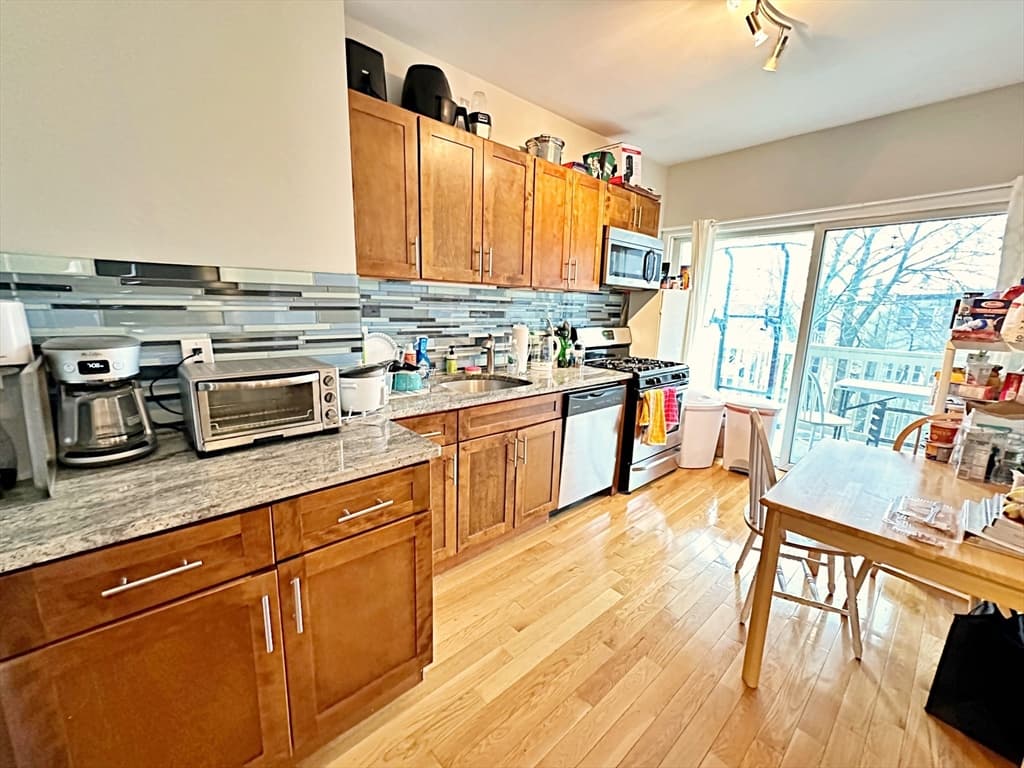 20 Frankfort St #3 photo 3