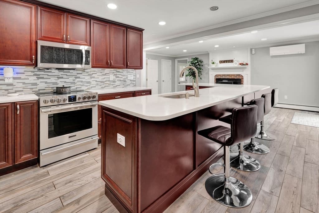 1 Caroline Dr photo 3