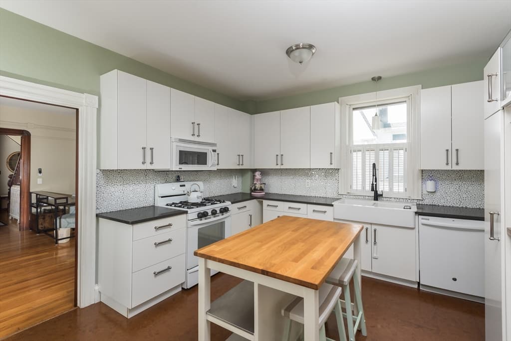 47 Franklin Ave photo 5