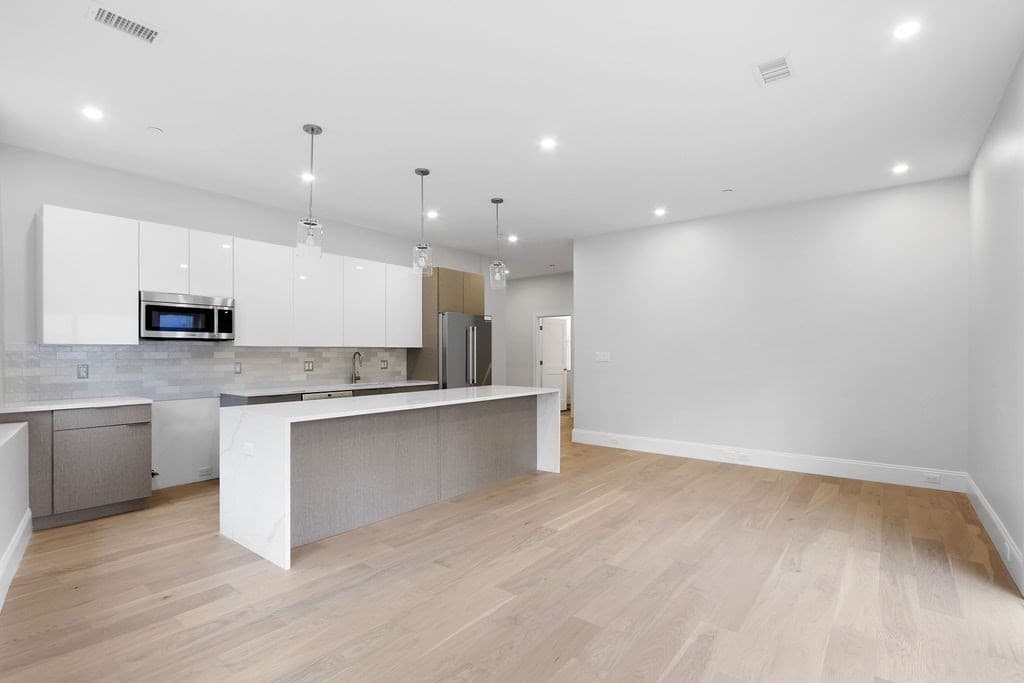 21 Glen Rd #8 photo 3
