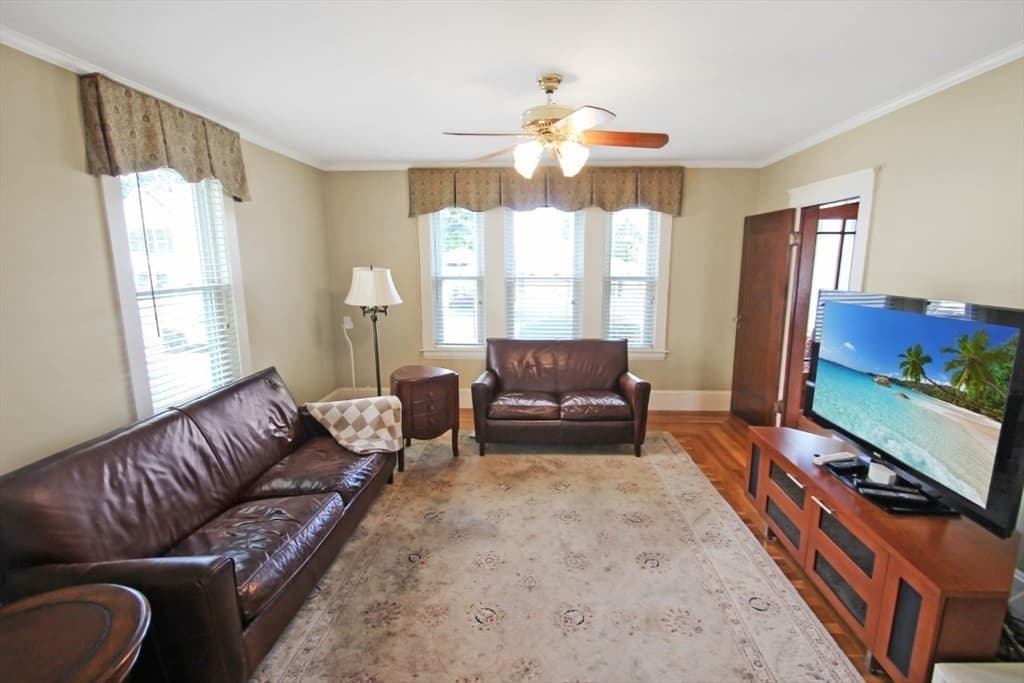 4 Field Ave photo 4