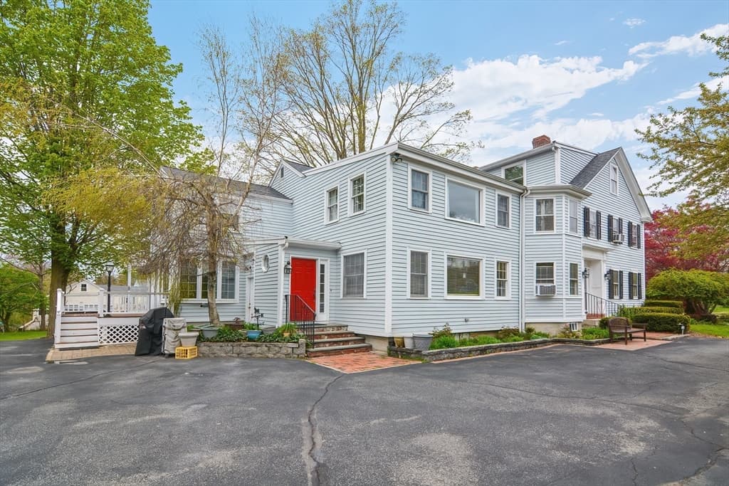 200 Pleasant Street photo 3