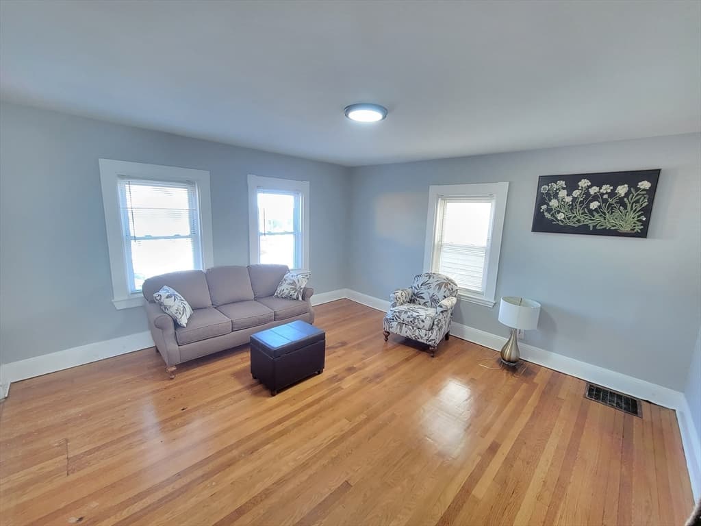 994 River St #1 photo 2