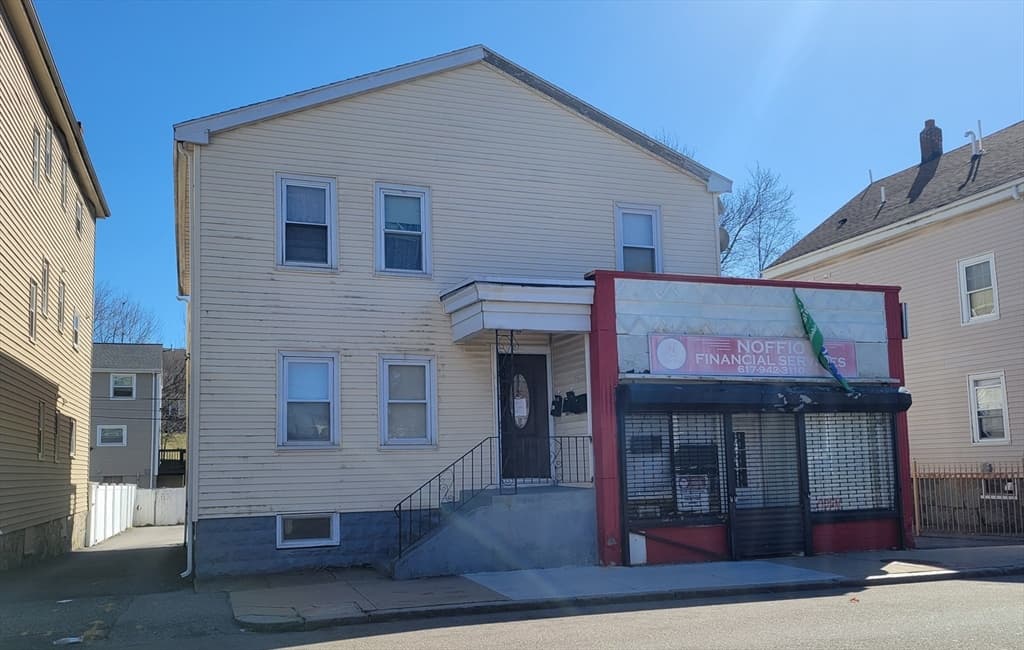 994 River St #1
