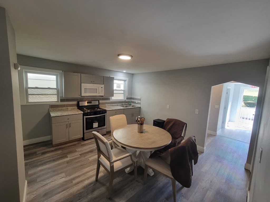 994 River St #1 photo 5
