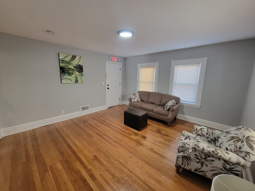 994 River St #1 photo 4