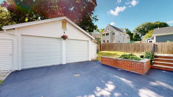 9 Crandall St photo 3