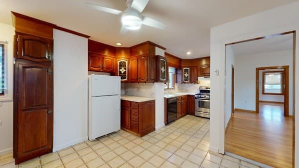 9 Crandall St photo 4