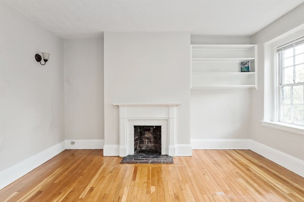 47 S Russell St #4