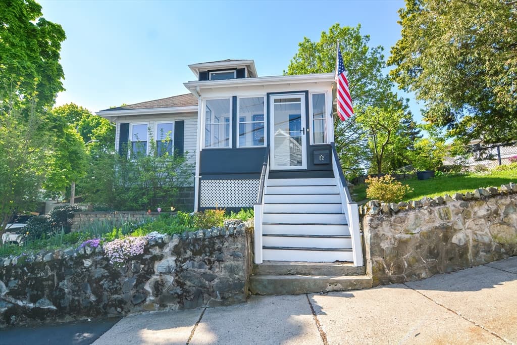 82 Pine St