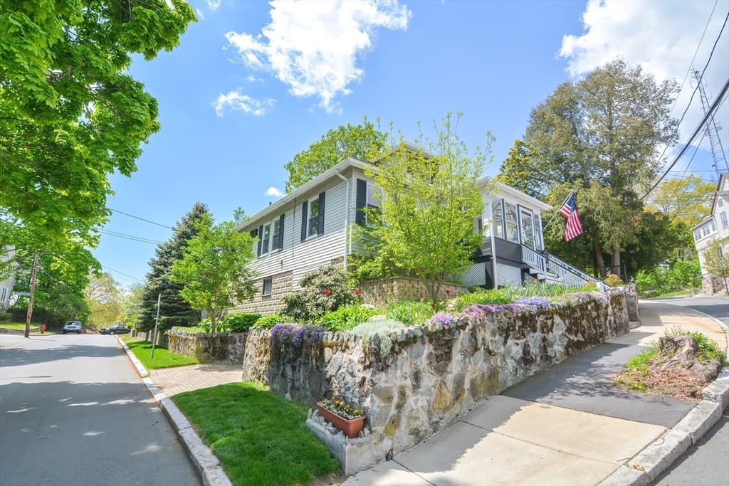 82 Pine St photo 5