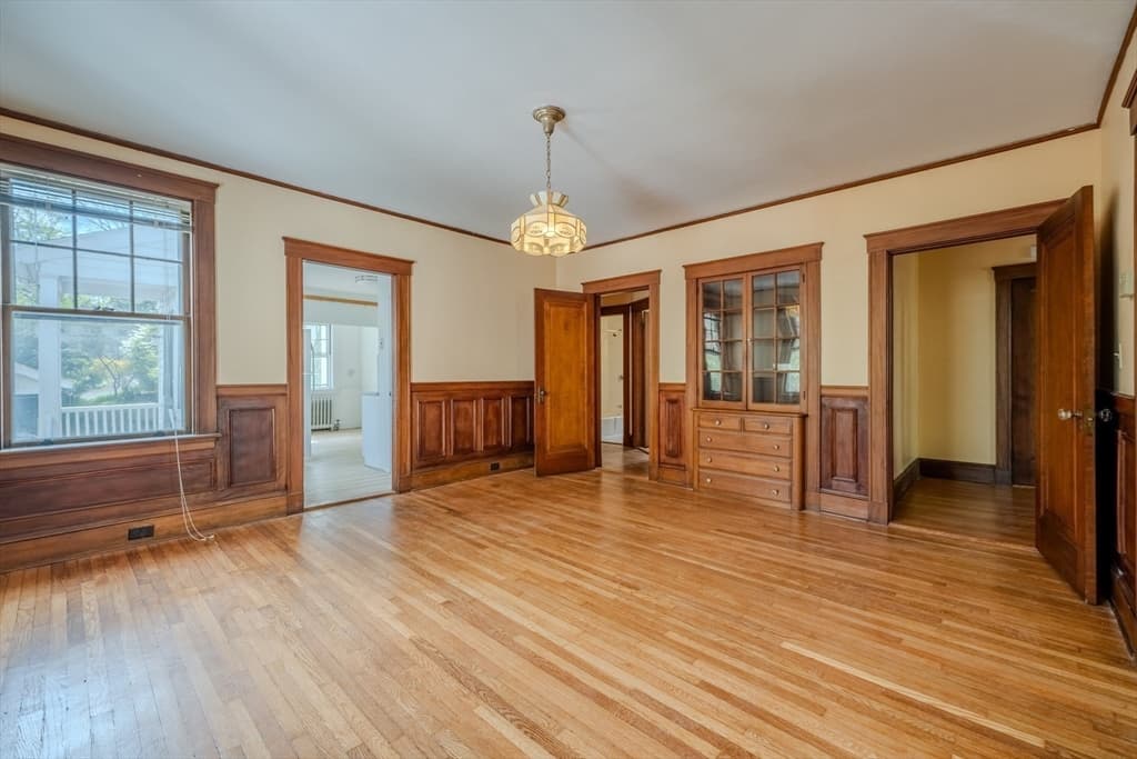 88 Central St photo 2