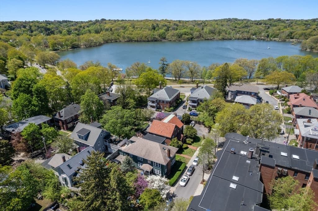 26 Lakeville Rd #1