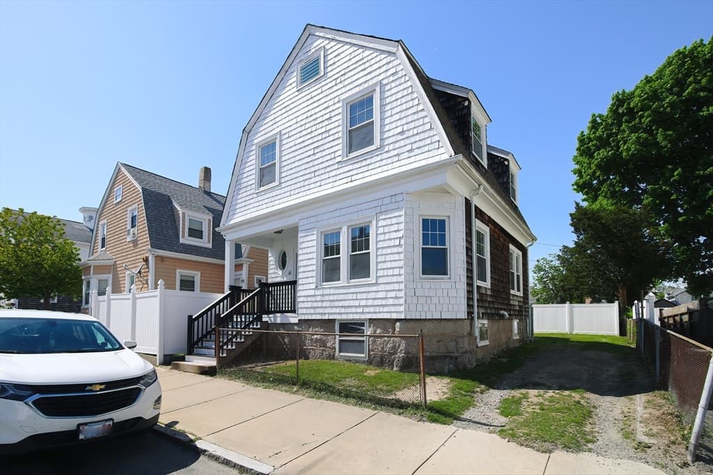63 Sycamore St photo 4