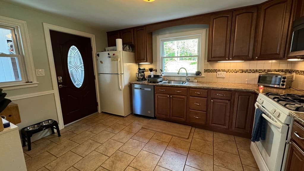 263 Burbank photo 3