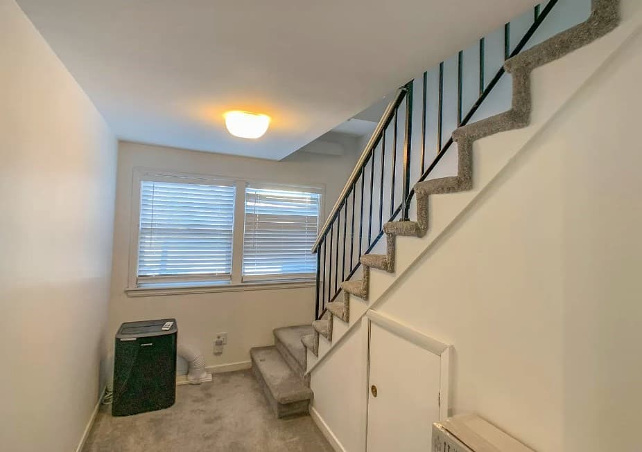 462 Lowell St photo 4
