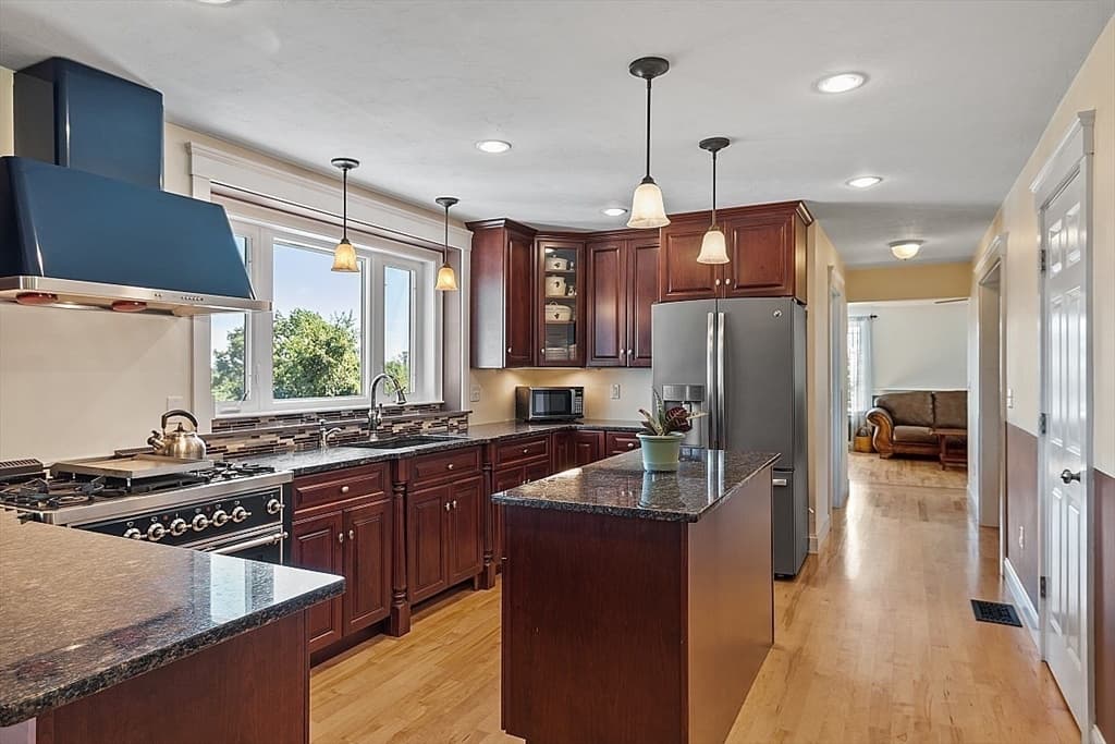 358 Reed Road photo 3