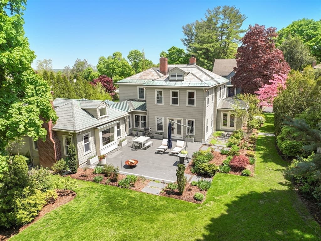11 Highland Road