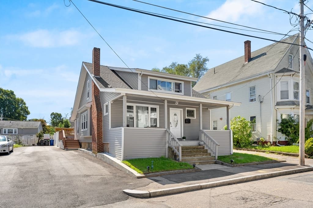 114 Ford St photo 3