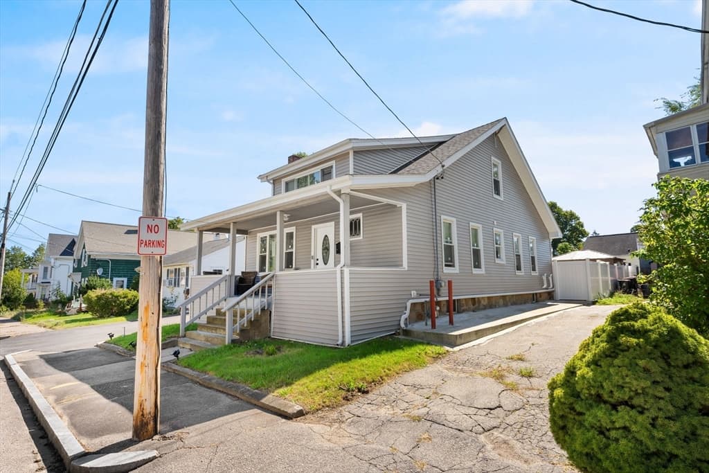 114 Ford St photo 4