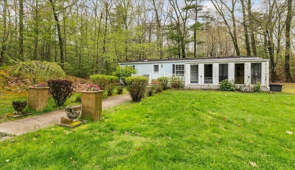 84 Forest Rd photo 3