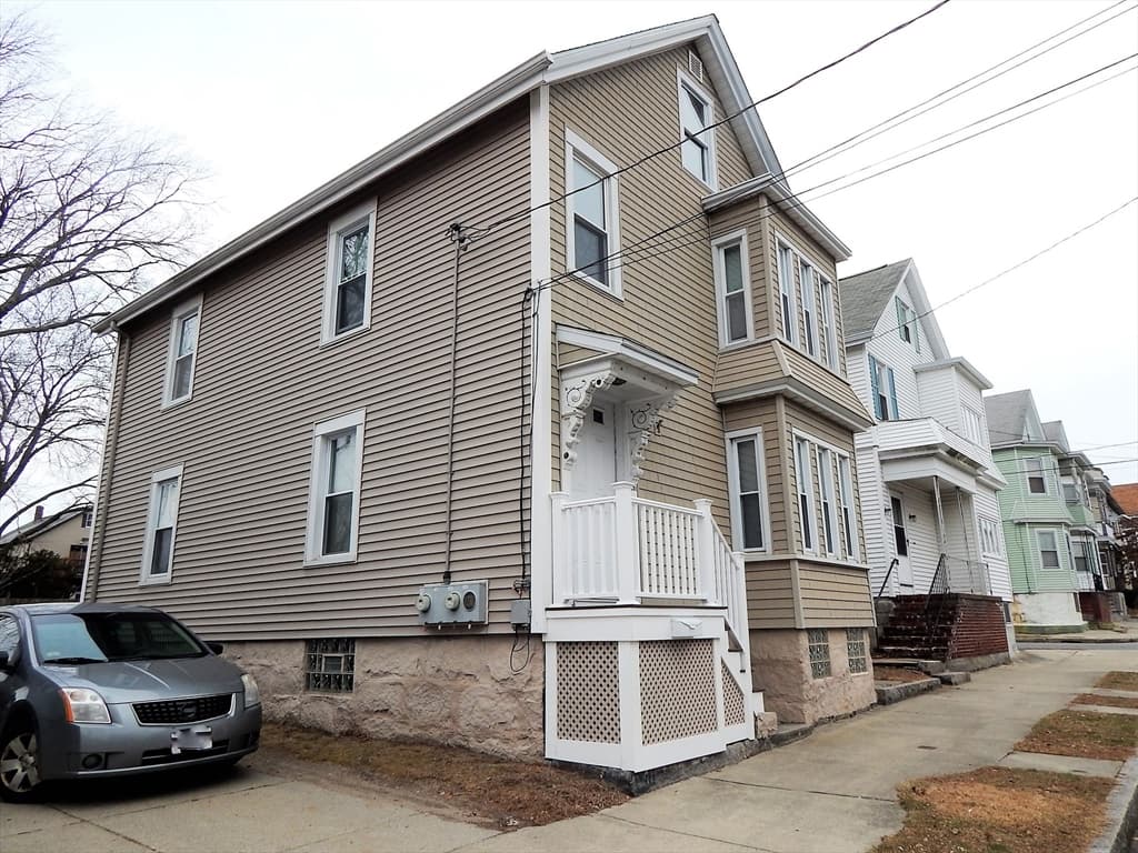131 Sycamore St photo 3
