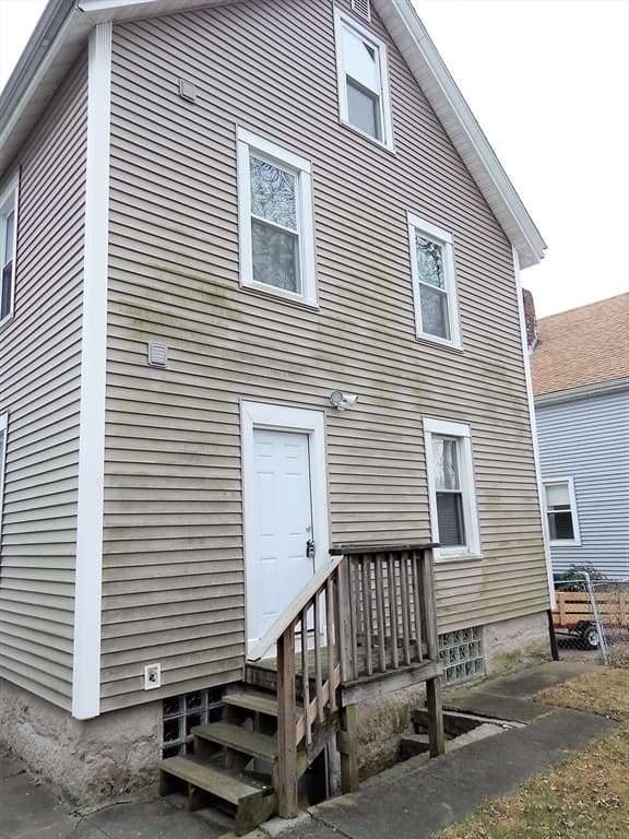 131 Sycamore St photo 5