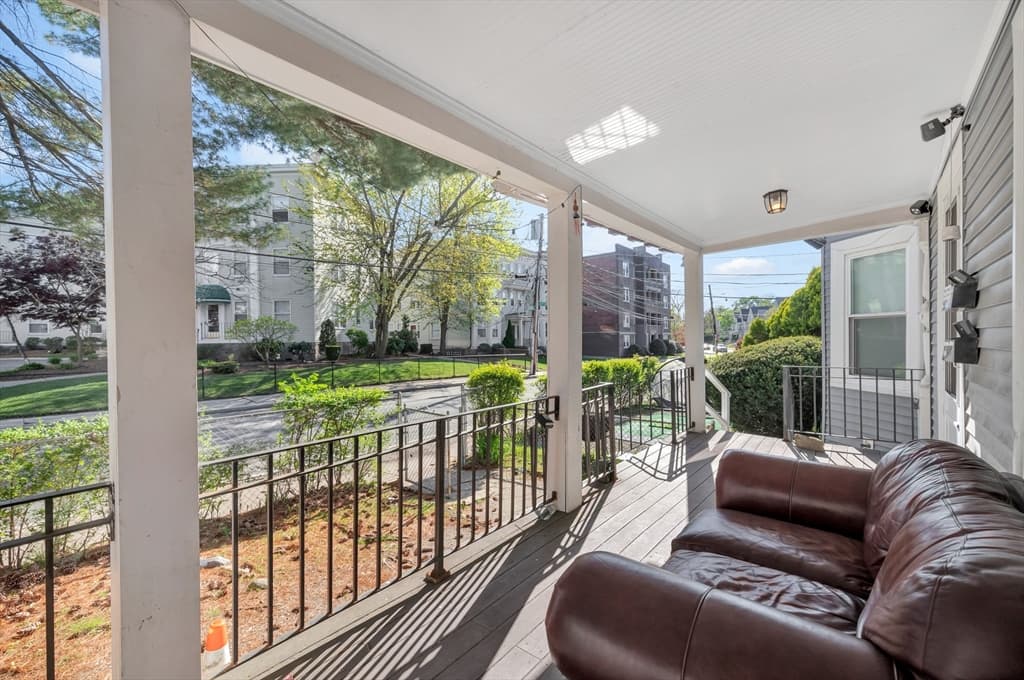 52 Ashford St photo 3