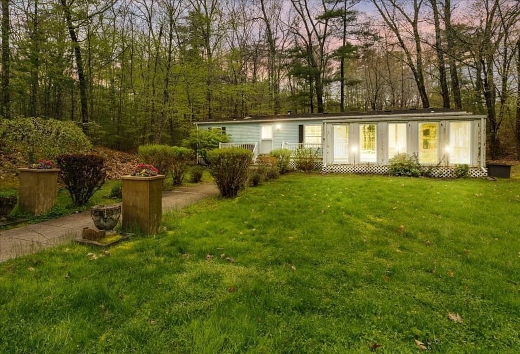 84 Forest Rd photo 2