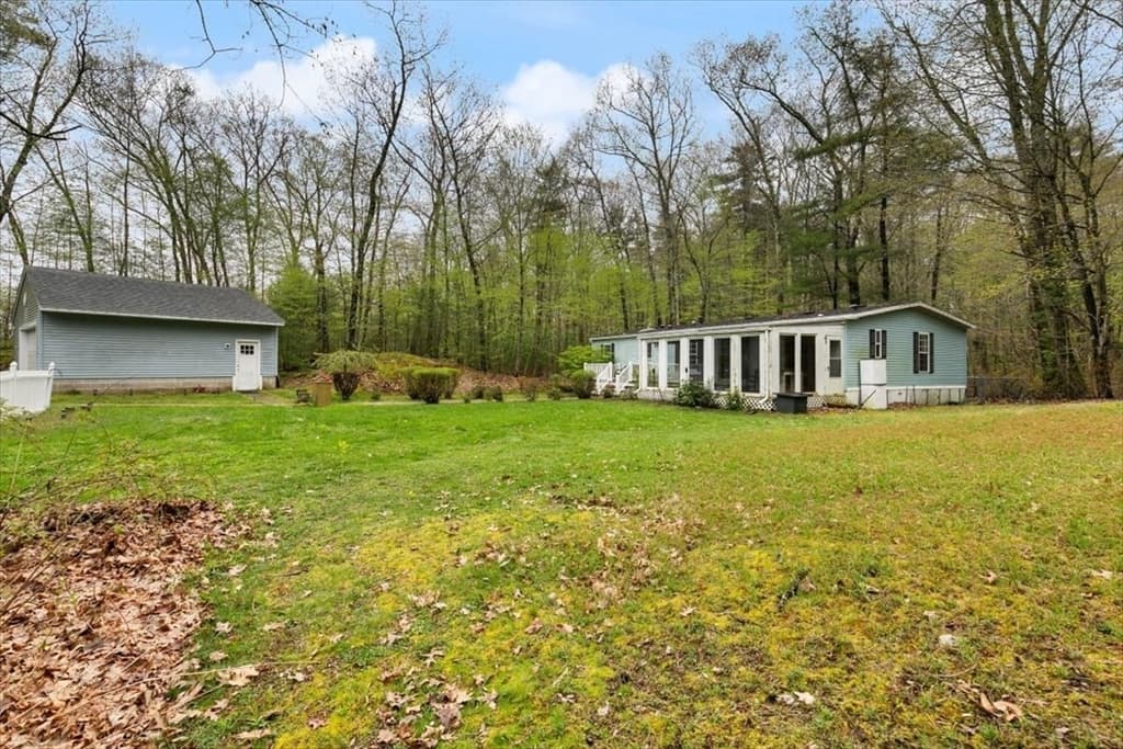 84 Forest Rd photo 3