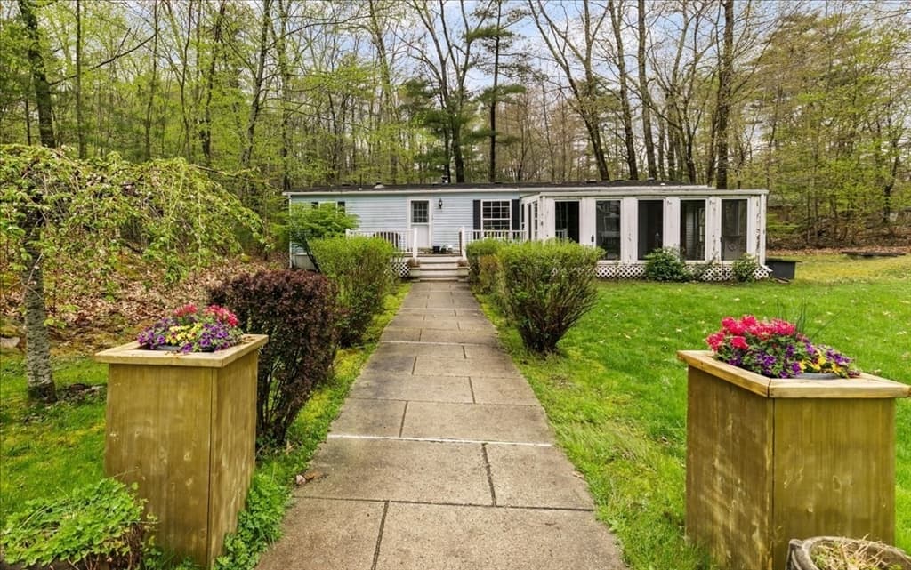 84 Forest Rd