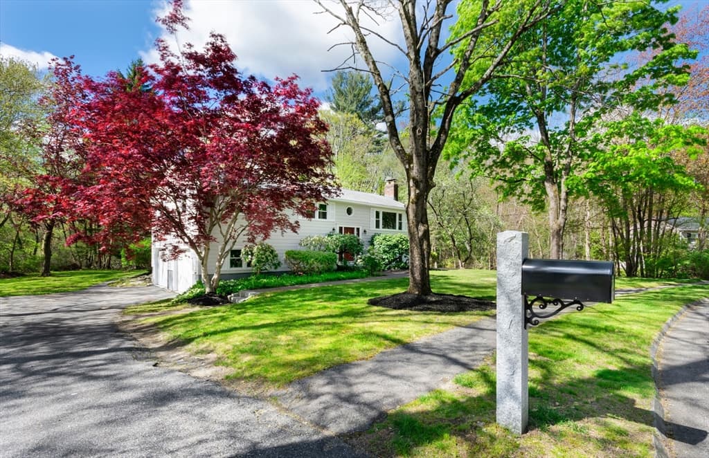 44 Clover Hill Dr photo 3