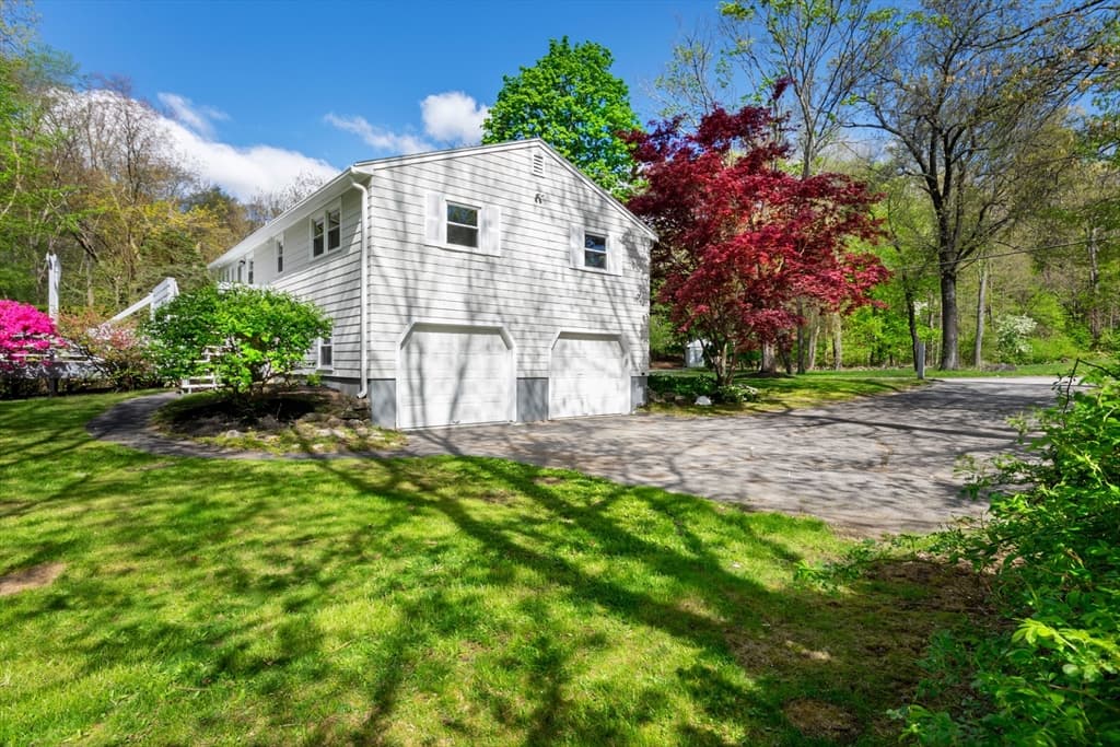44 Clover Hill Dr photo 5