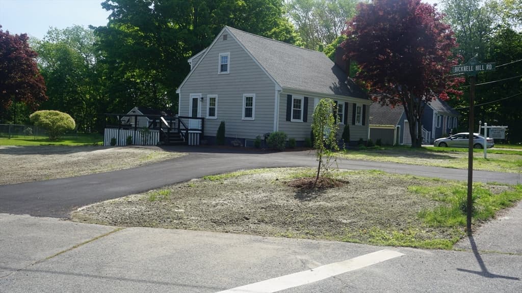 1139 Washington St photo 2