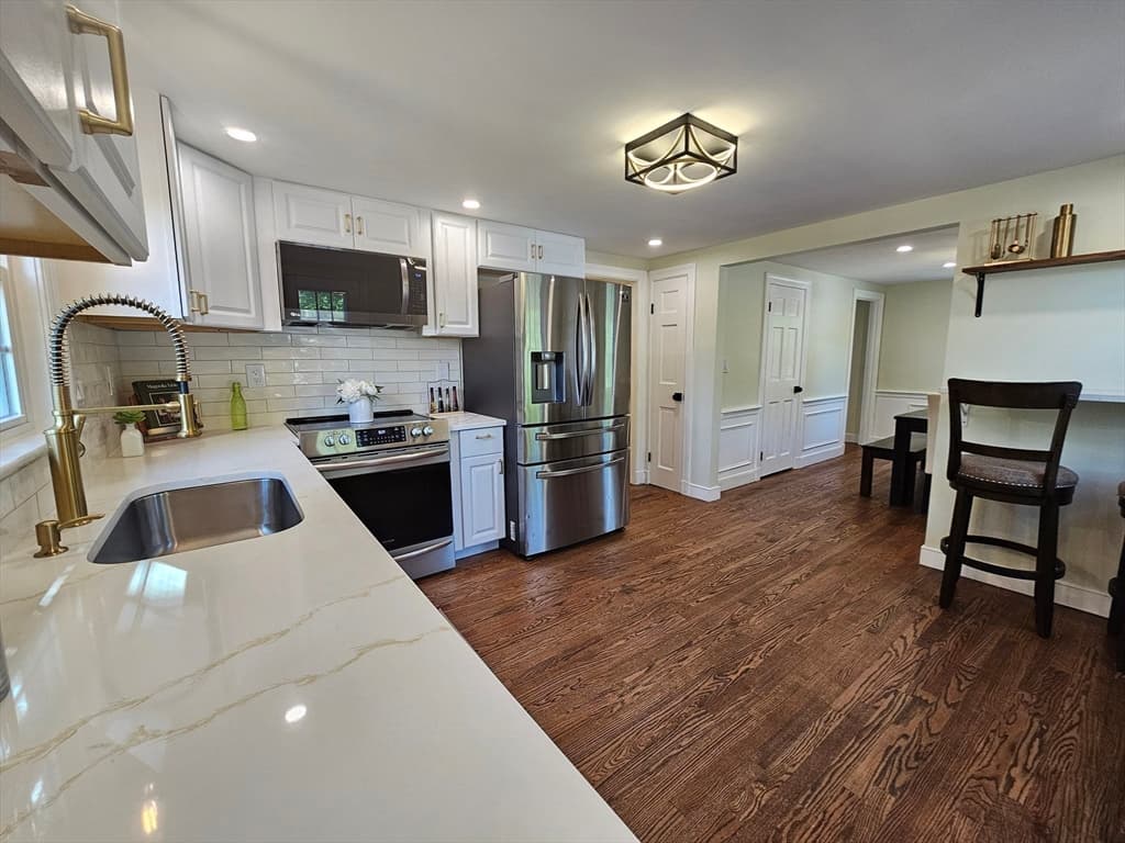1139 Washington St photo 3