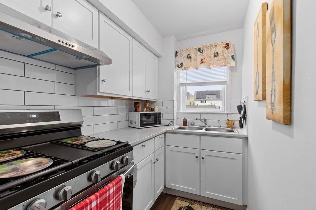 158 Crapo St photo 2