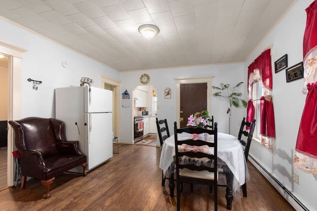 158 Crapo St photo 3