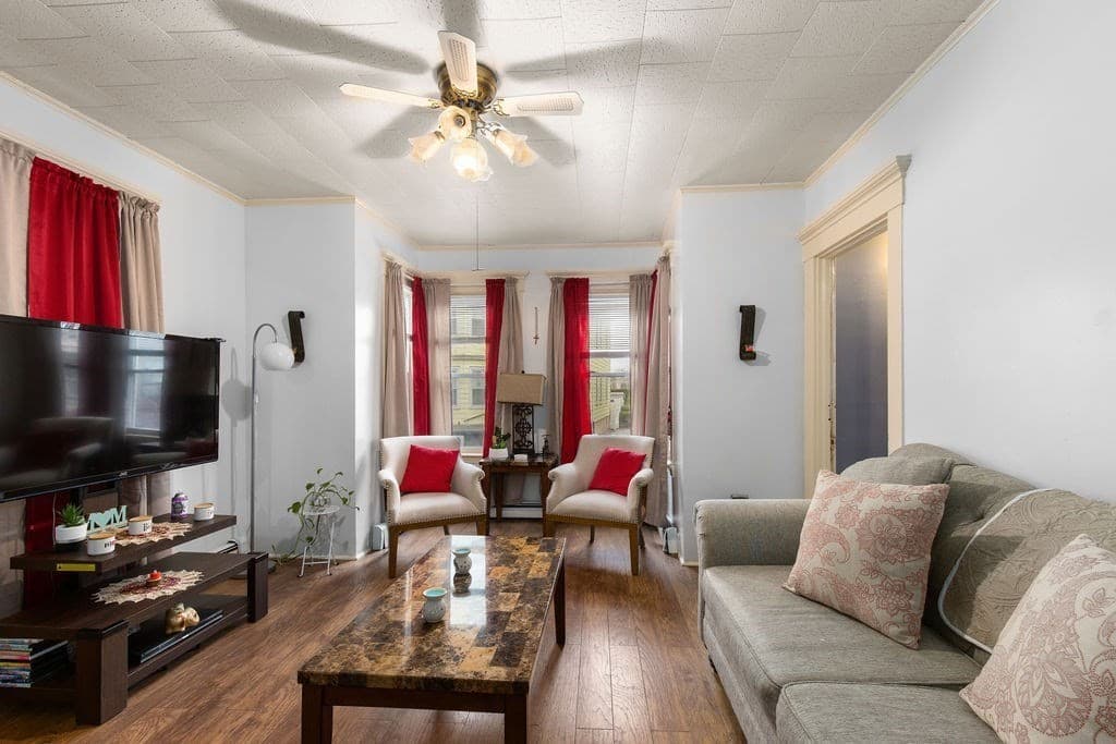 158 Crapo St photo 5
