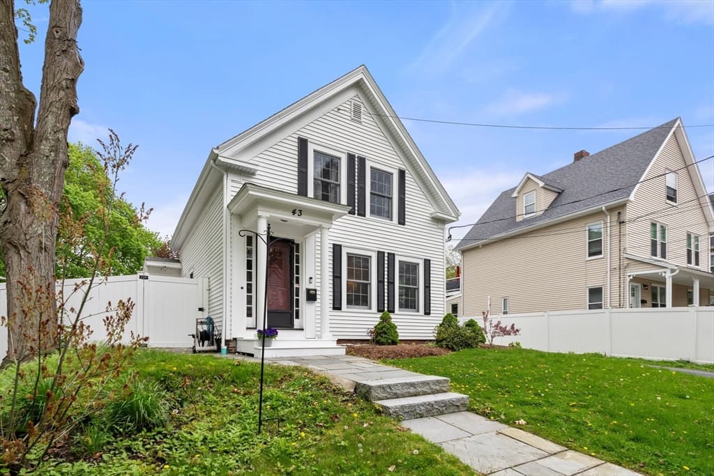 43 Village St photo 3