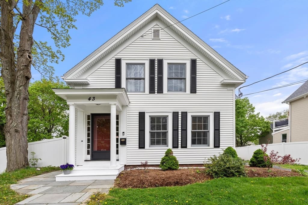 43 Village St photo 4
