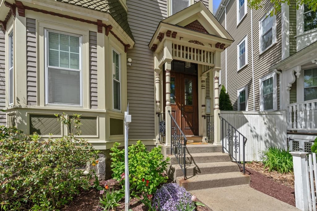 55 Mozart St #2 photo 2